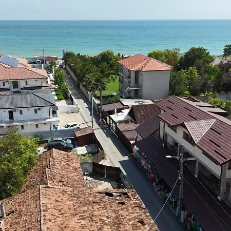 Проживание в семье Casa Stef *